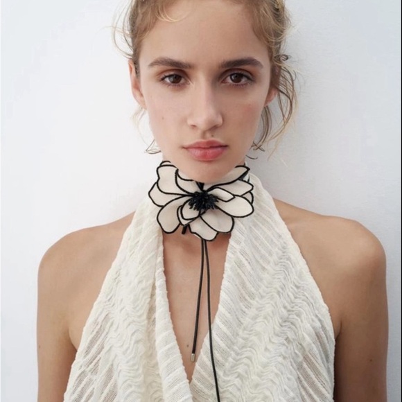 Zara White And Black Fabric Flower Wrap Necklace - Picture 3 of 16